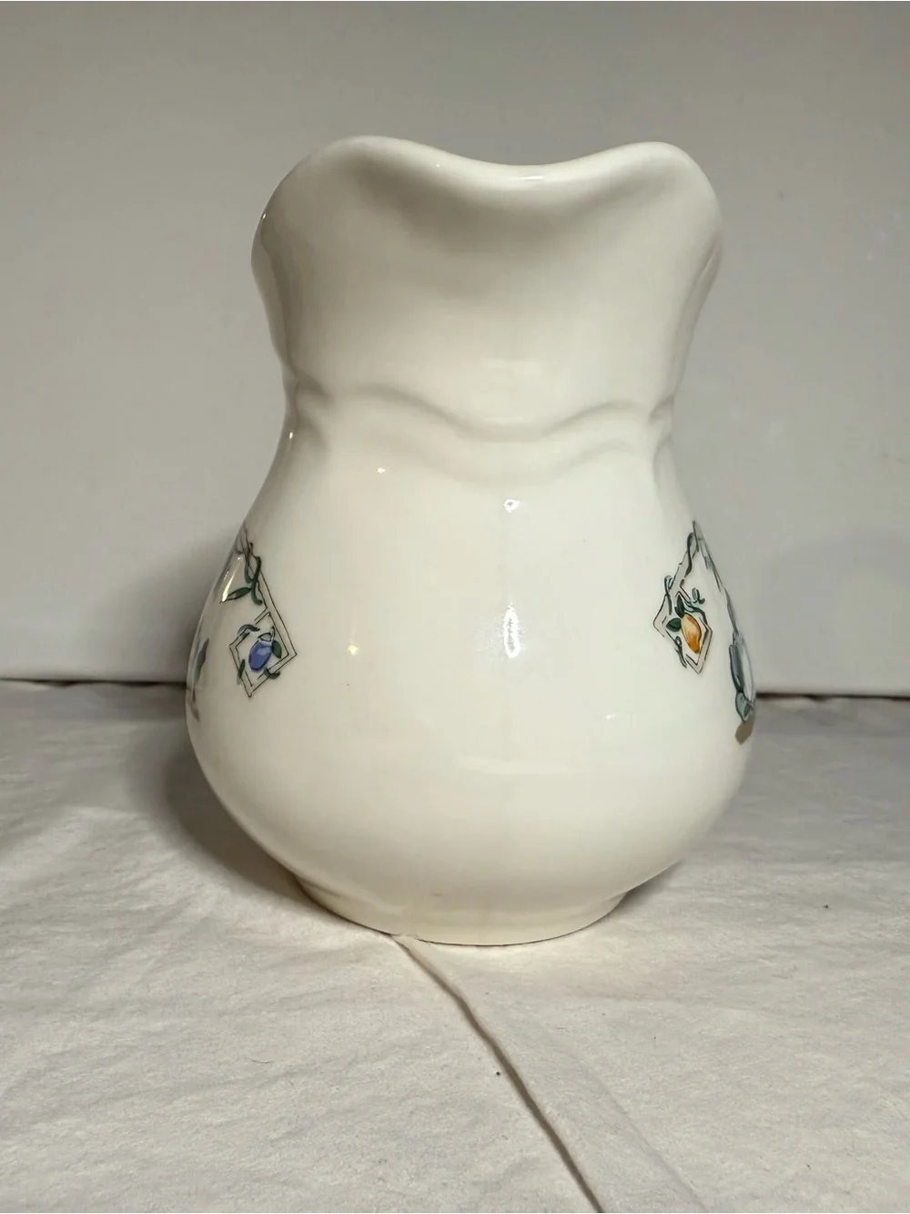 Creamer Pitcher Vintage Pfaltzgraff Apple Valley Farm Vase Garden Country Vessel